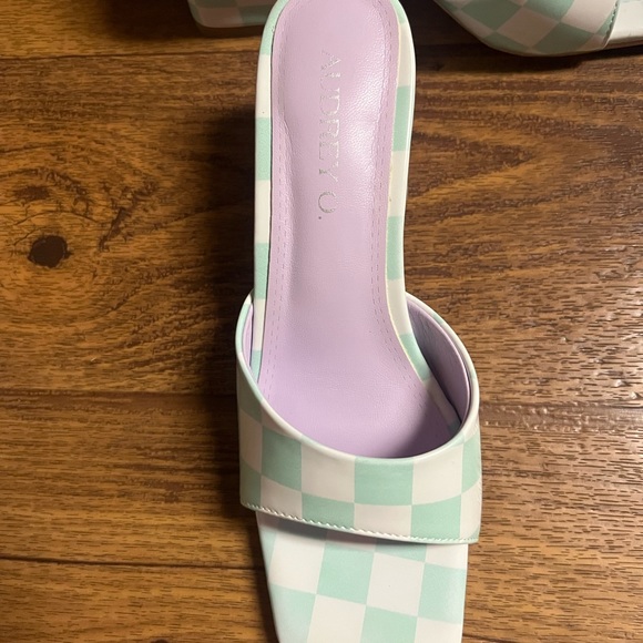 Audrey O. • Slide Shoes • W/ Mint Green • Checkered Design • Size 9 - Picture 6 of 13